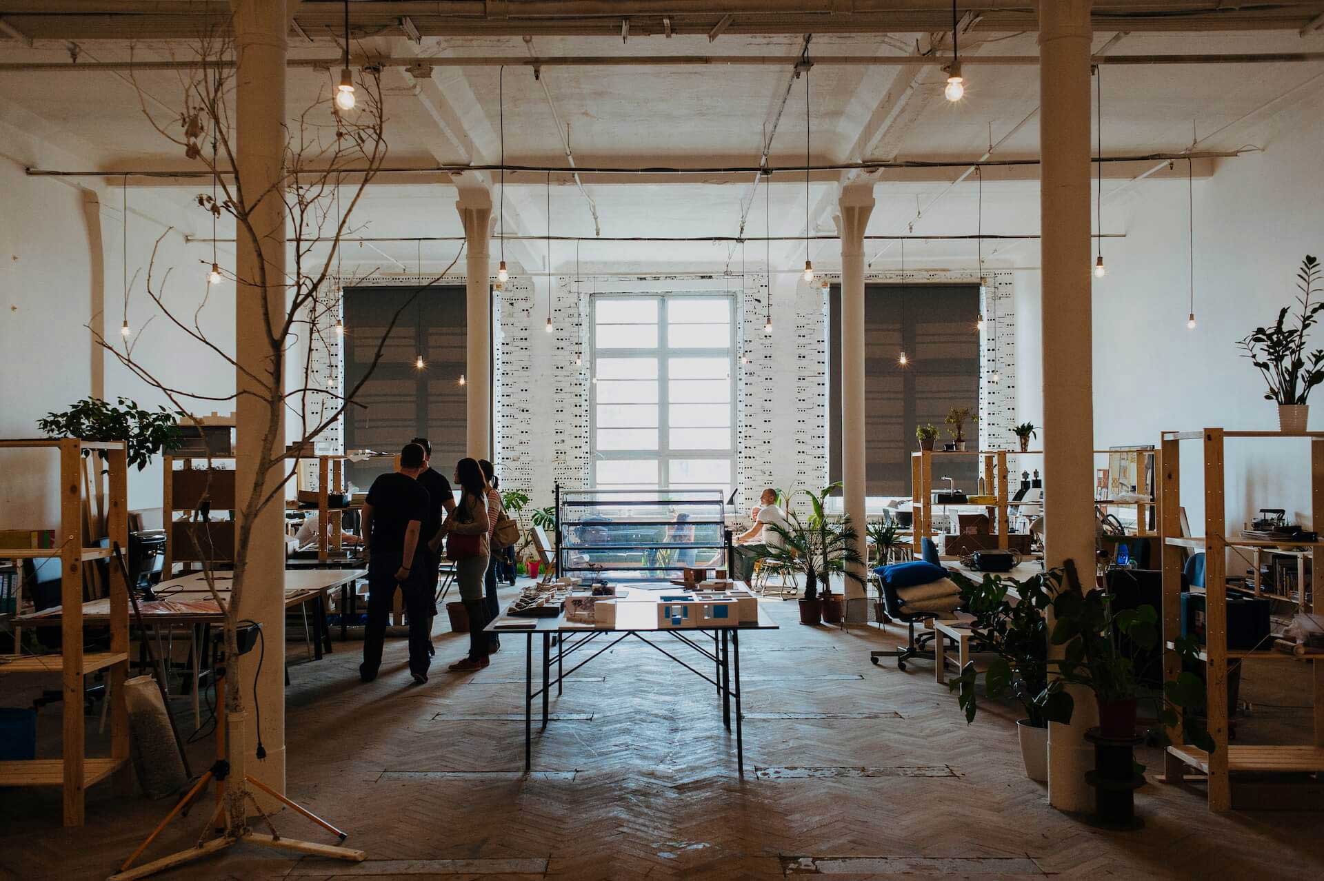 Warum die Rückkehr ins Büro keine “Rückkehr” sein sollte – und warum Befehle und Anreize nicht funktionieren werden.